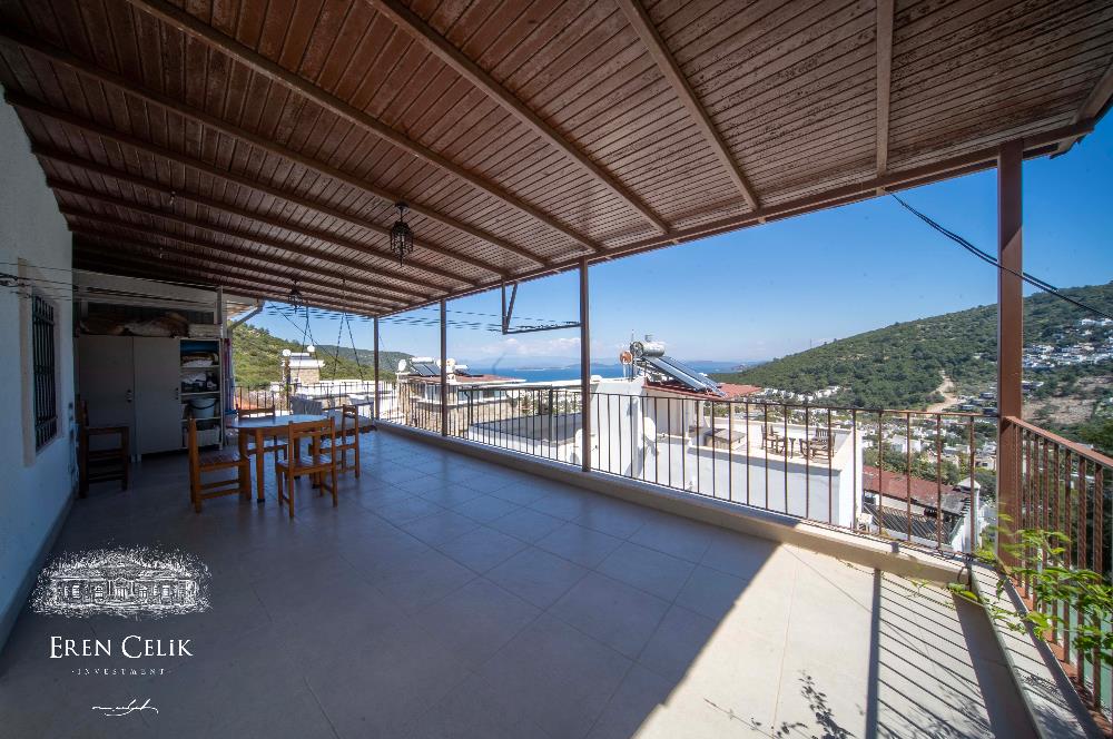 Bodrum Torba Bölgesinde 4+1 Deniz Manzaralı Tripleks Villa