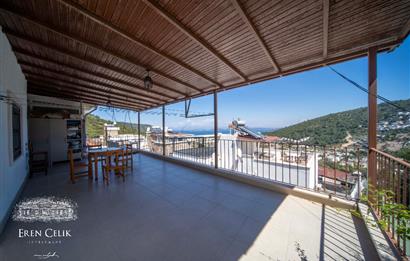 Bodrum Torba Bölgesinde 4+1 Deniz Manzaralı Tripleks Villa