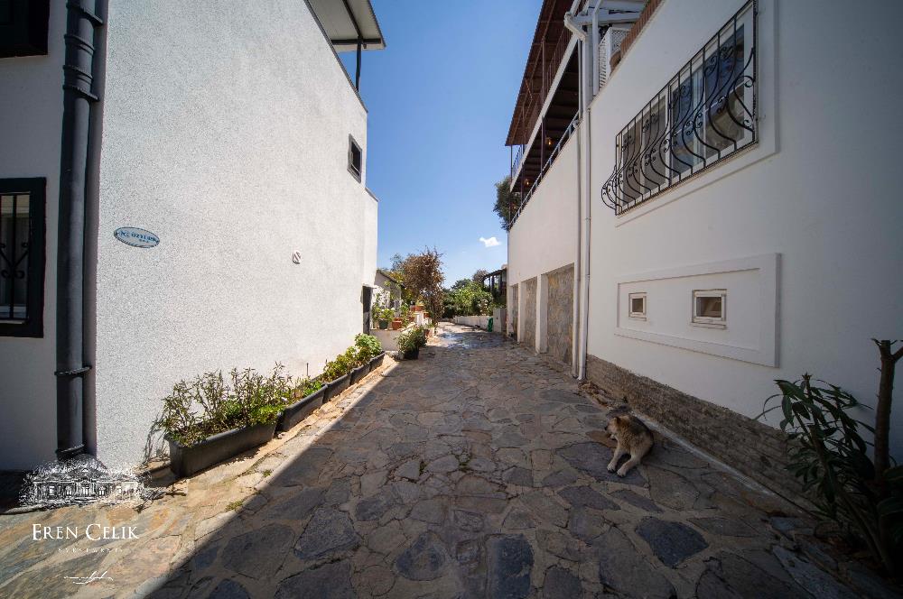 Bodrum Torba Bölgesinde 4+1 Deniz Manzaralı Tripleks Villa