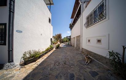 Bodrum Torba Bölgesinde 4+1 Deniz Manzaralı Tripleks Villa