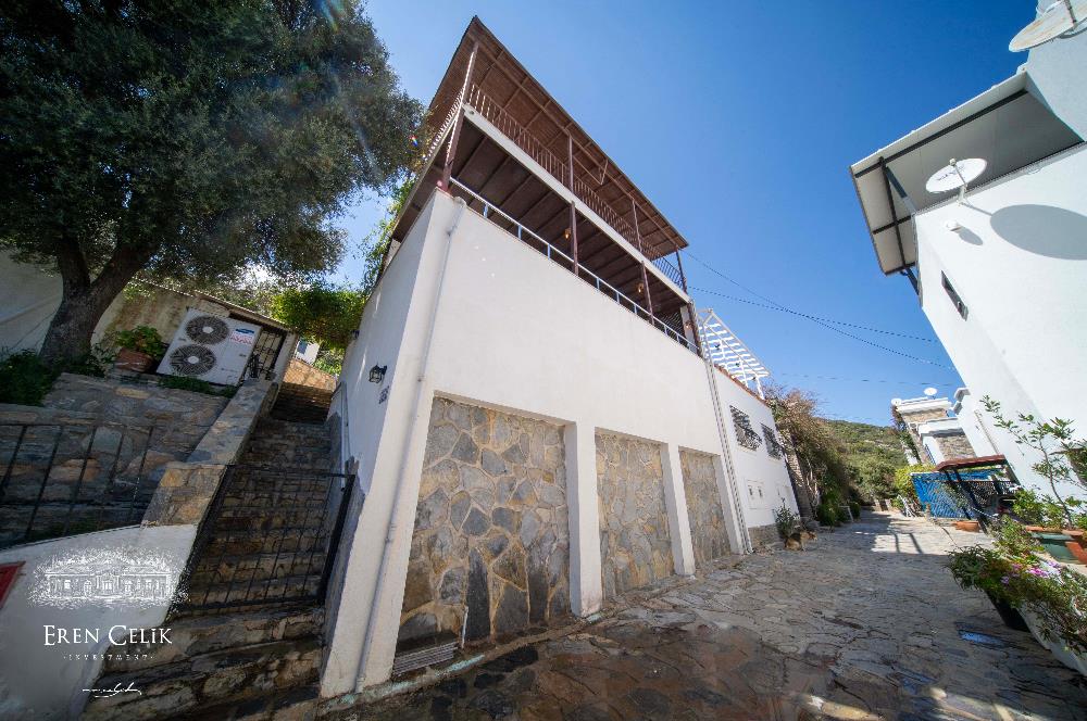 Bodrum Torba Bölgesinde 4+1 Deniz Manzaralı Tripleks Villa