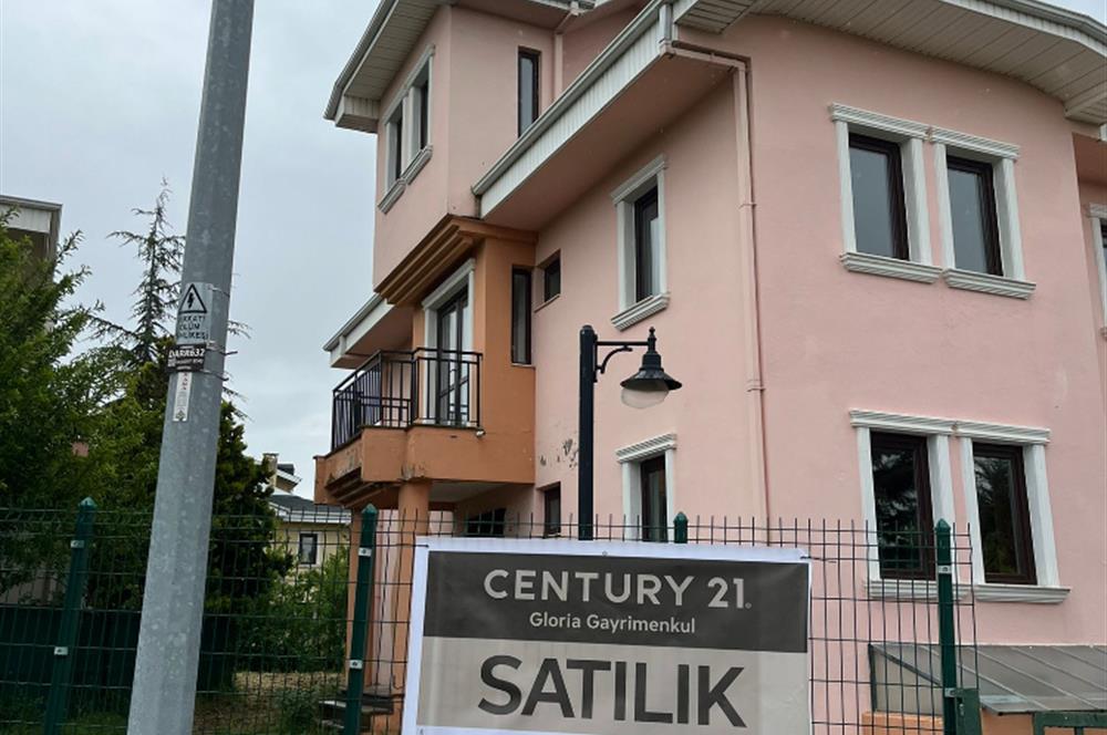 GÖLBAŞI TULUMTAŞ KOMKENT SİTESİ'NDE 5+1 SATILIK VİLLA