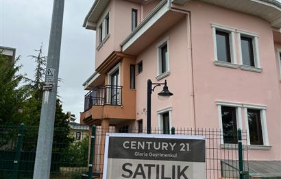 GÖLBAŞI TULUMTAŞ KOMKENT SİTESİ'NDE 5+1 SATILIK VİLLA