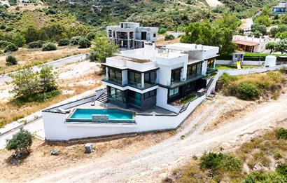 Zeytinlik'te Muhteşem Panoramik Deniz Manzaralı Lüks Villa