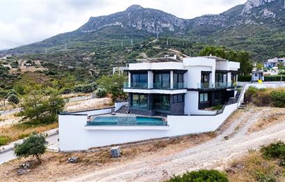 Zeytinlik'te Muhteşem Panoramik Deniz Manzaralı Lüks Villa