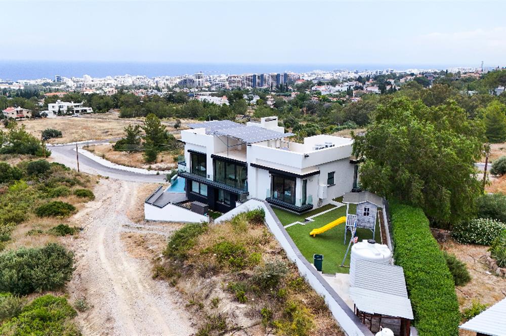 Zeytinlik'te Muhteşem Panoramik Deniz Manzaralı Lüks Villa