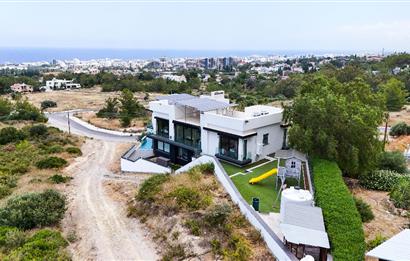 Zeytinlik'te Muhteşem Panoramik Deniz Manzaralı Lüks Villa