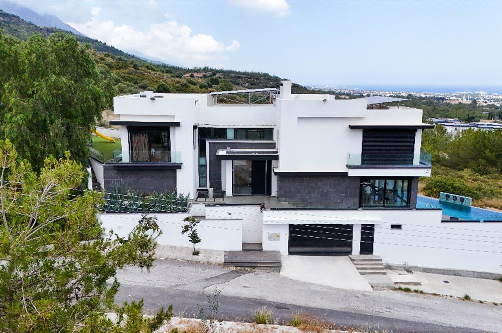 Luxury Villa with incredible Panoramic Sea Views in Zeytinlik