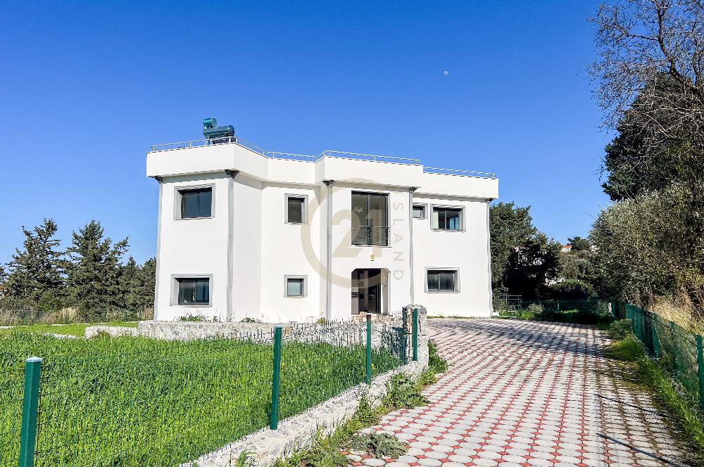 New 4+1 villa for sale in Alsancak, Kyrenia. !!!!!!!!!! SOLE AGENT !!!!!!!!!!!