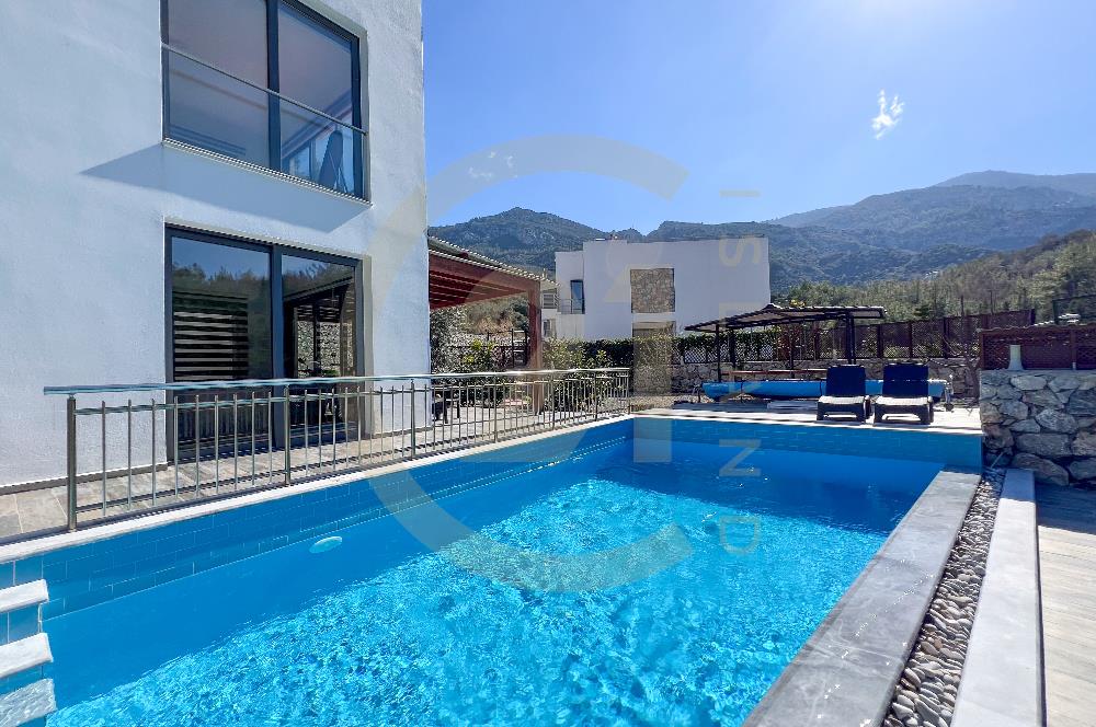 Satılık LÜX YENİ, taşınmaya hazır 4+2 özel havuzlu müstakil modern villa. Bellapais. Girne. TEK YETKILI