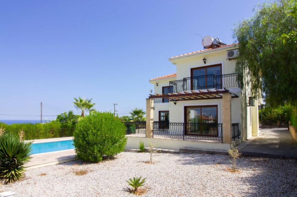 Detached 3+1 villa with private pool for sale in Catalkoy, Kyrenia / Title deed - Bellapais