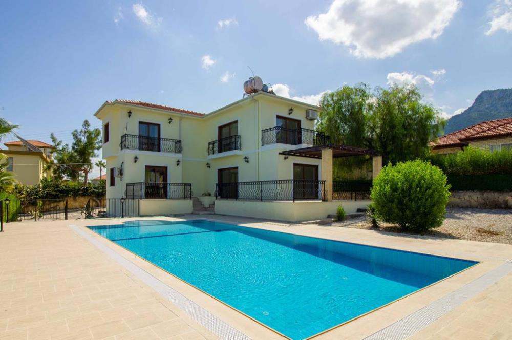 Detached 3+1 villa with private pool for sale in Catalkoy, Kyrenia / Title deed - Bellapais