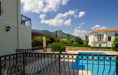 Detached 3+1 villa with private pool for sale in Catalkoy, Kyrenia / Title deed - Bellapais