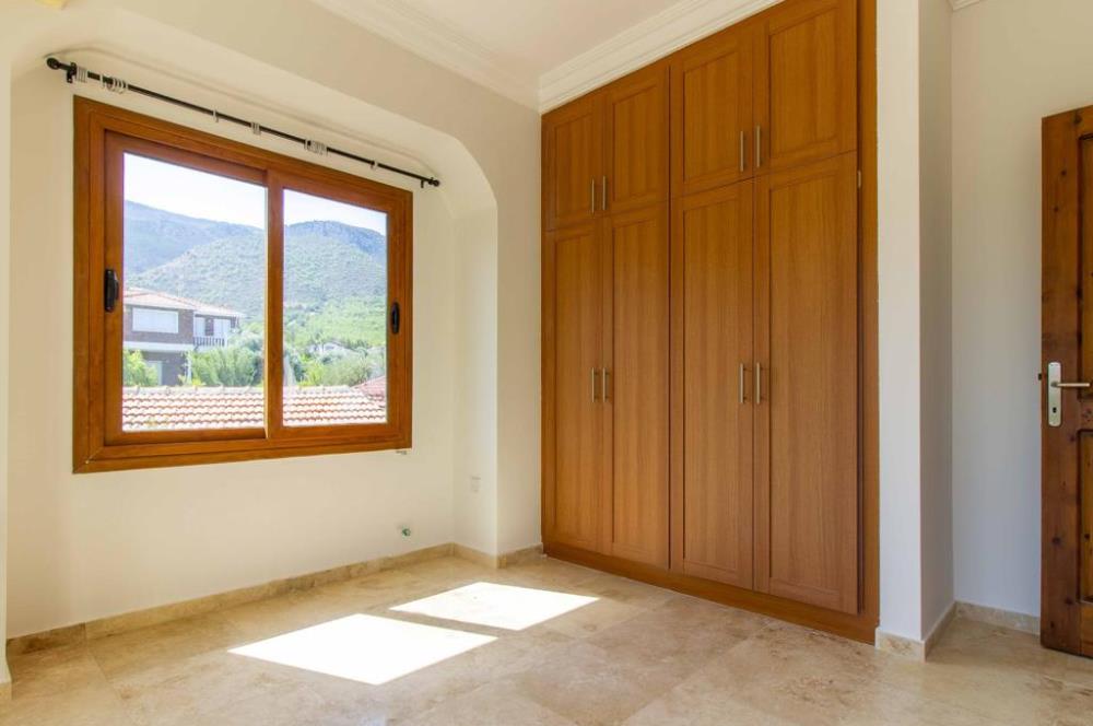 Detached 3+1 villa with private pool for sale in Catalkoy, Kyrenia / Title deed - Bellapais