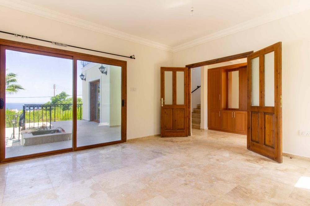 Detached 3+1 villa with private pool for sale in Catalkoy, Kyrenia / Title deed - Bellapais