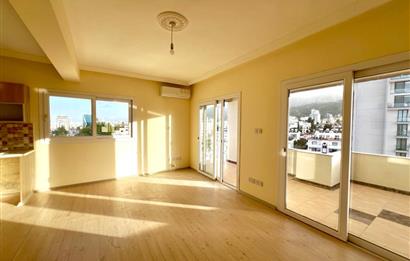 2+1 Deniz ve Dag manzaralı satılık daire/penthouse. Girne merkez