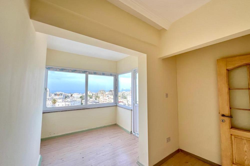 2+1 apartment for sale in Kyrenia city center, sea and mountains view