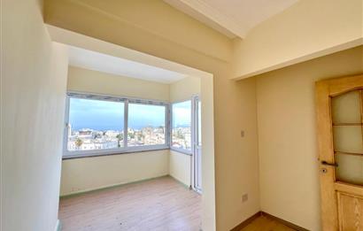 2+1 apartment for sale in Kyrenia city center, sea and mountains view