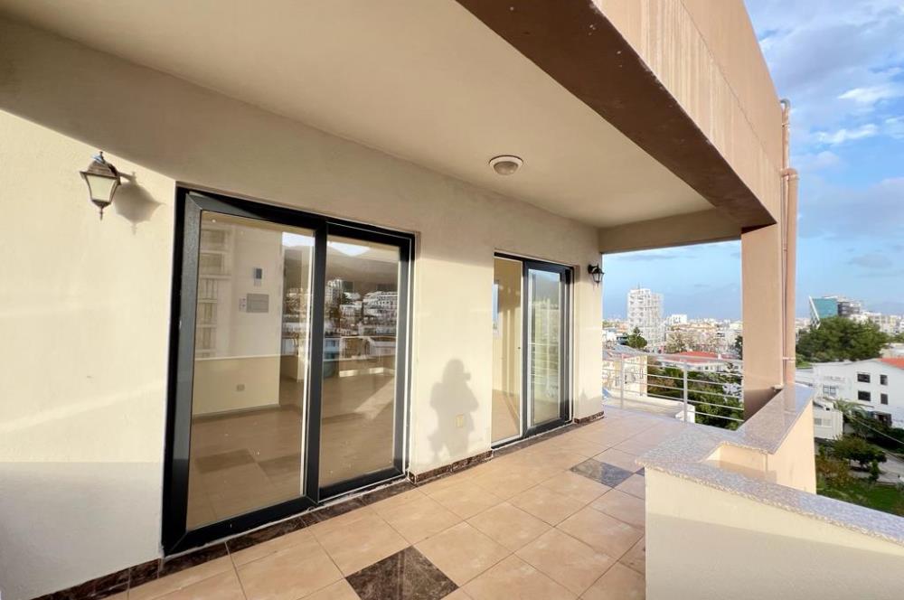 2+1 apartment for sale in Kyrenia city center, sea and mountains view