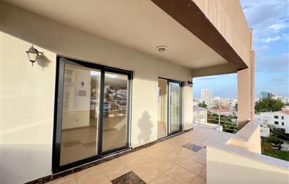 2+1 apartment for sale in Kyrenia city center, sea and mountains view