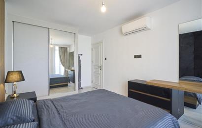 Girne merkezinde satılık modern ve lux 3+1 penthouse, özel havuzlu, özel çatı terası