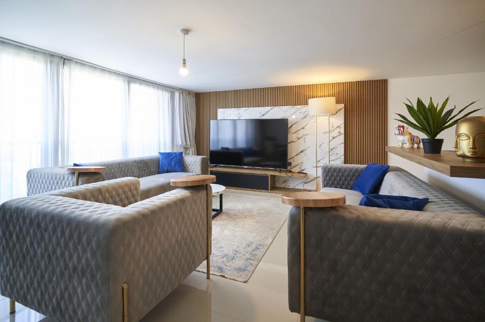 Girne merkezinde satılık modern ve lux 3+1 penthouse, özel havuzlu, özel çatı terası