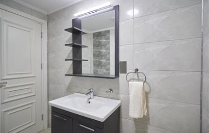 Girne merkezinde satılık modern ve lux 3+1 penthouse, özel havuzlu, özel çatı terası