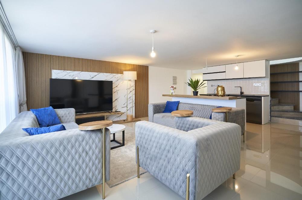 Girne merkezinde satılık modern ve lux 3+1 penthouse, özel havuzlu, özel çatı terası