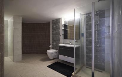 Girne merkezinde satılık modern ve lux 3+1 penthouse, özel havuzlu, özel çatı terası