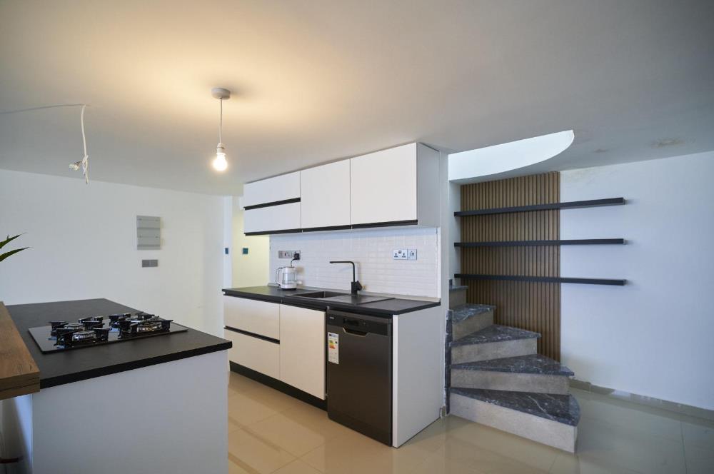 Girne merkezinde satılık modern ve lux 3+1 penthouse, özel havuzlu, özel çatı terası