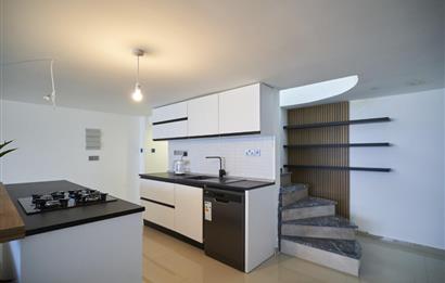 Girne merkezinde satılık modern ve lux 3+1 penthouse, özel havuzlu, özel çatı terası