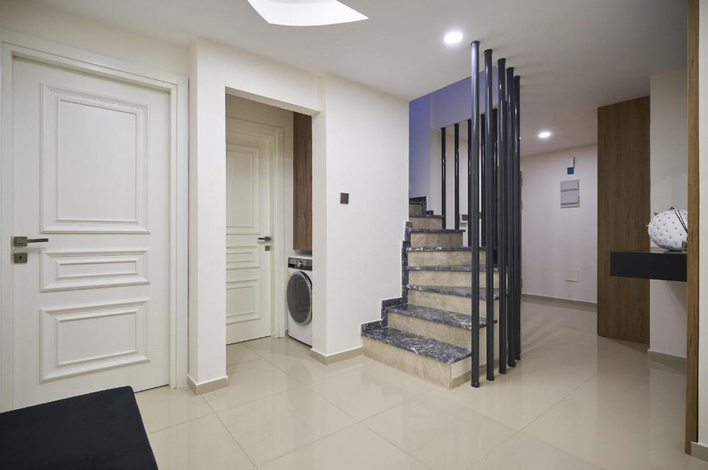 Girne merkezinde satılık modern ve lux 3+1 penthouse, özel havuzlu, özel çatı terası