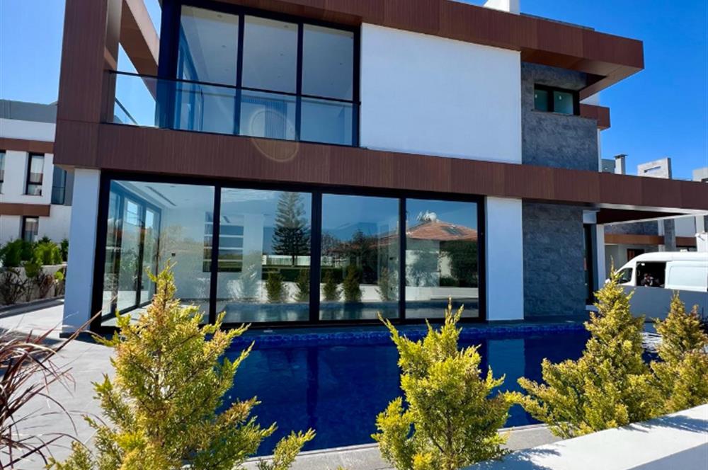 Satılık 4+1 lux ozel havuzlu villa. Catalkoy, Girne