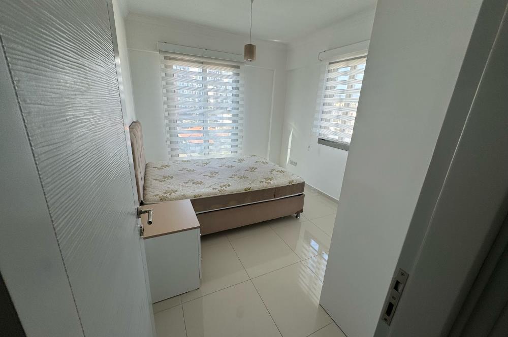 Girne merkez satılık komple bina. 18 Esyali apartman 2+1 ve 1+1 + lojman 10 oda. Yuksek kira getirisi.