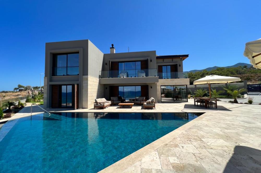 4 bedroom luxury villa for sale close to the sea. Esentepe-Kyrenia