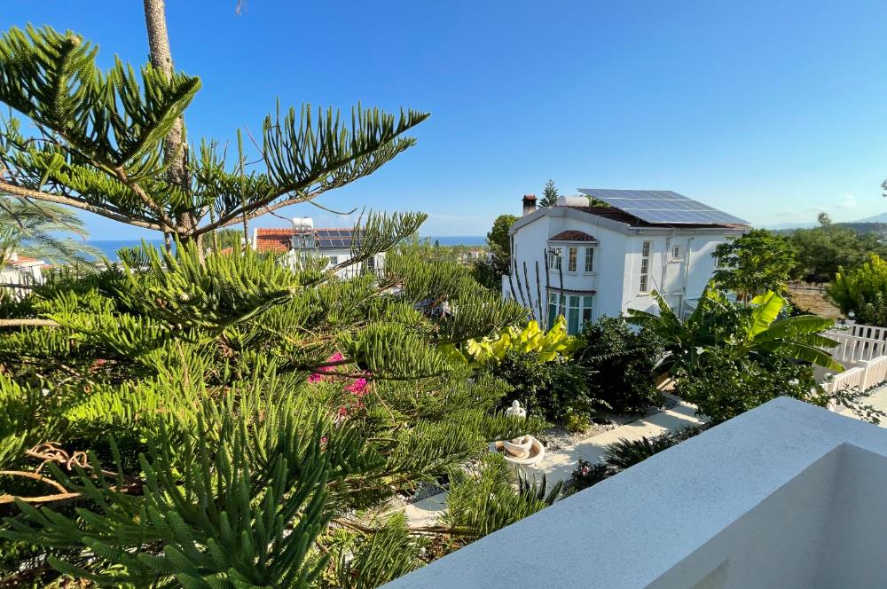 Girne Çatalkoy'de Satılık 3+1 Colonial Villa