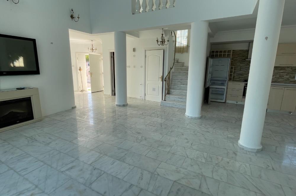 Girne Çatalkoy'de Satılık 3+1 Colonial Villa