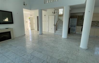 Girne Çatalkoy'de Satılık 3+1 Colonial Villa