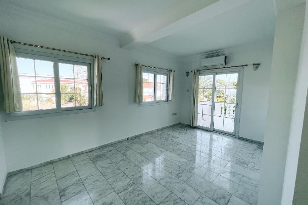 Girne Çatalkoy'de Satılık 3+1 Colonial Villa