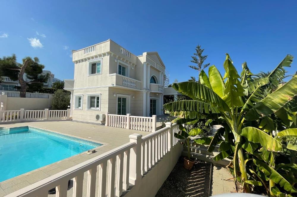 Girne Çatalkoy'de Satılık 3+1 Colonial Villa