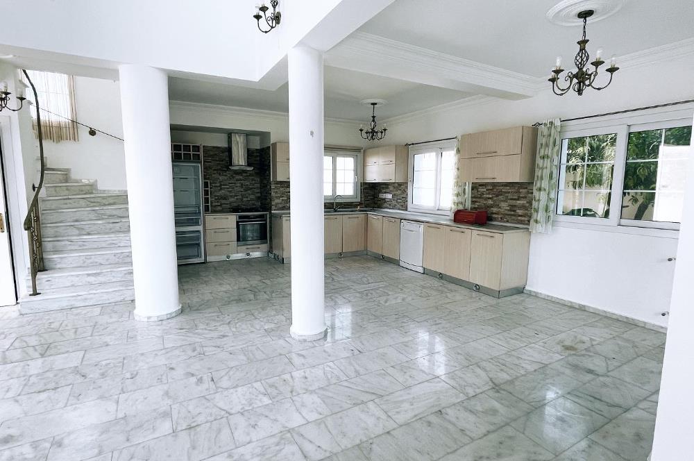 Girne Çatalkoy'de Satılık 3+1 Colonial Villa