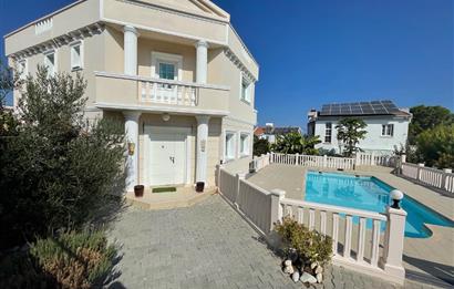 Girne Çatalkoy'de Satılık 3+1 Colonial Villa