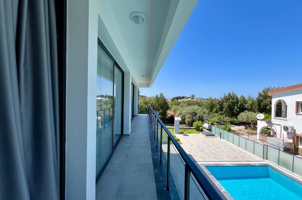 Girne Çatalköyde satılık lux 5+1 villa