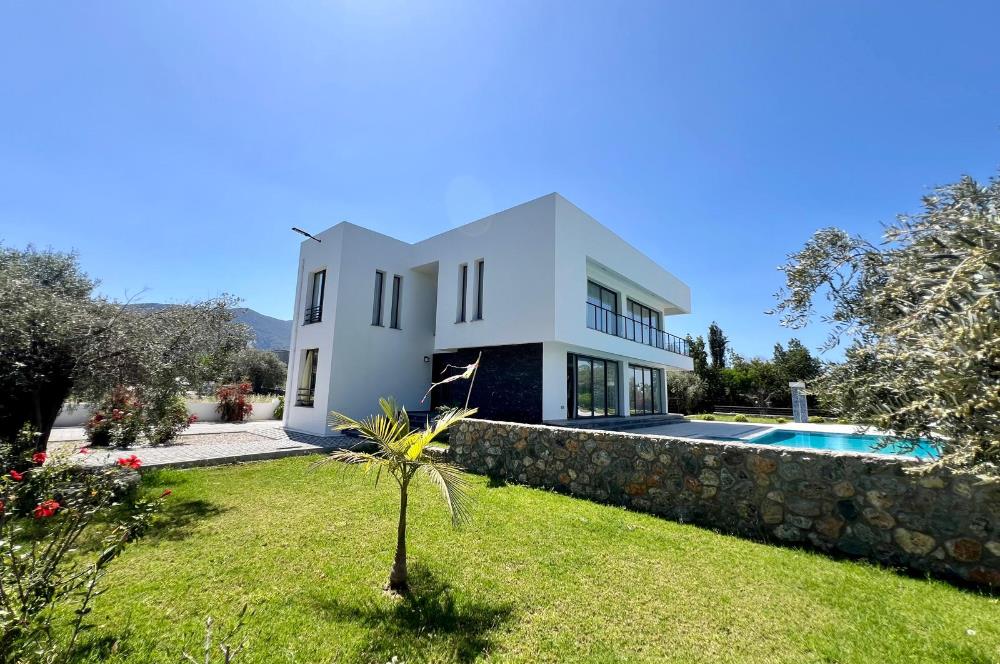 Girne Çatalköyde satılık lux 5+1 villa