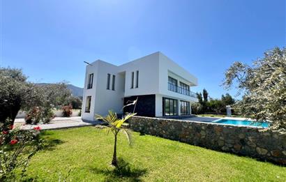 Girne Çatalköyde satılık lux 5+1 villa