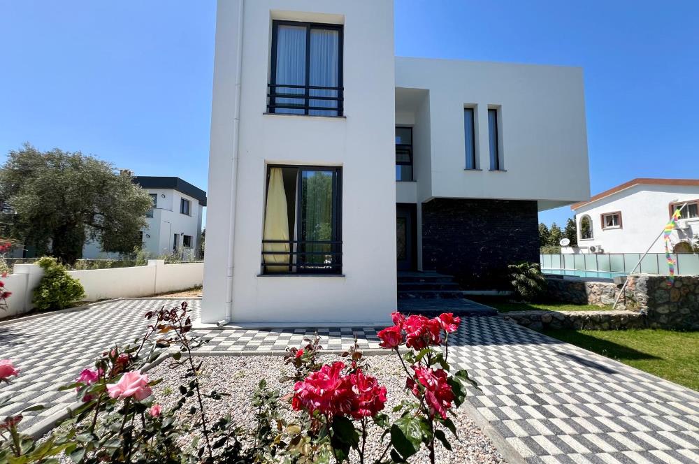 Girne Çatalköyde satılık lux 5+1 villa