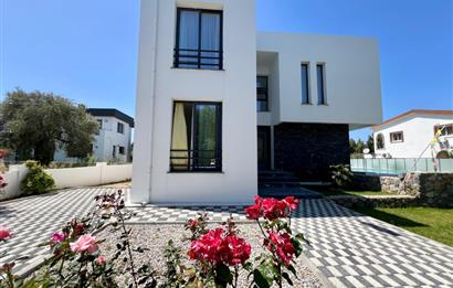 Girne Çatalköyde satılık lux 5+1 villa