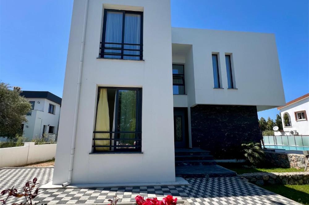 Girne Çatalköyde satılık lux 5+1 villa