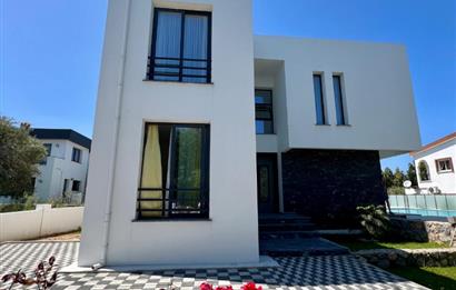 Girne Çatalköyde satılık lux 5+1 villa