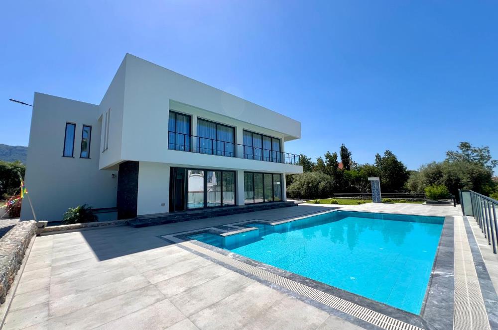 Girne Çatalköyde satılık lux 5+1 villa